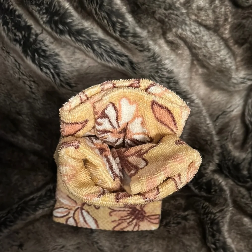 Floral Yellow Coral and Brown Fingertip Towels (2) 10” x 5” each